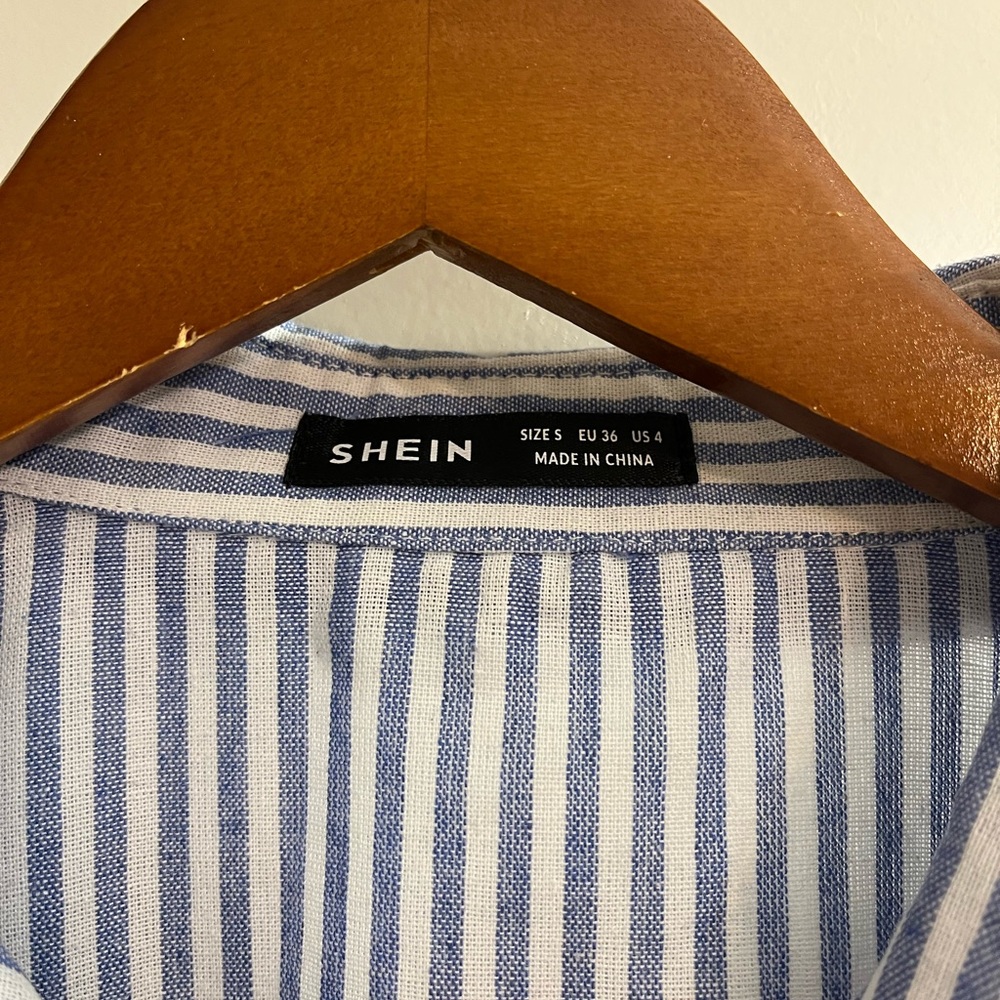 Striped Sleeveless Button-Up Shirt - Picture 2 of 3
